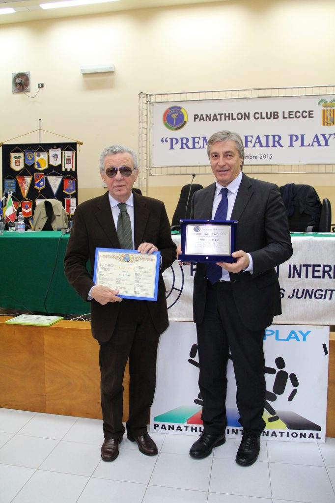 Il presidente Carlo De Iaco riceve il Premio Fair Play nel 2015