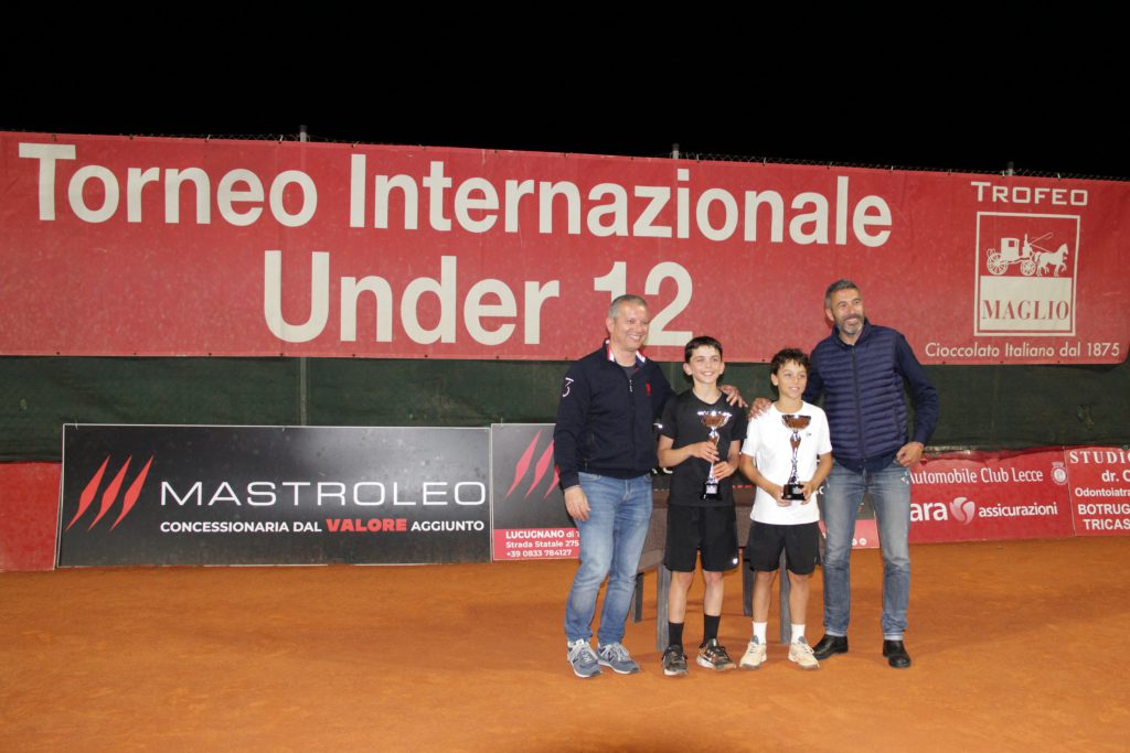 Premiazioni vincitori del doppio maschile con i consiglieri Luca Bavia e Giuseppe Portaluri